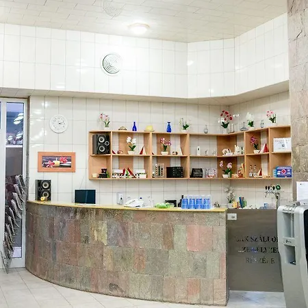 Wellness Szindbad Отель