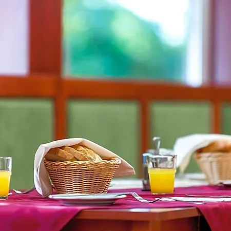 Отель Wellness Szindbad 3*