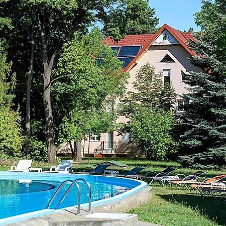 苏贝德康体酒店 3* Balatonszárszó
