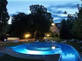 苏贝德康体酒店 3* Balatonszárszó